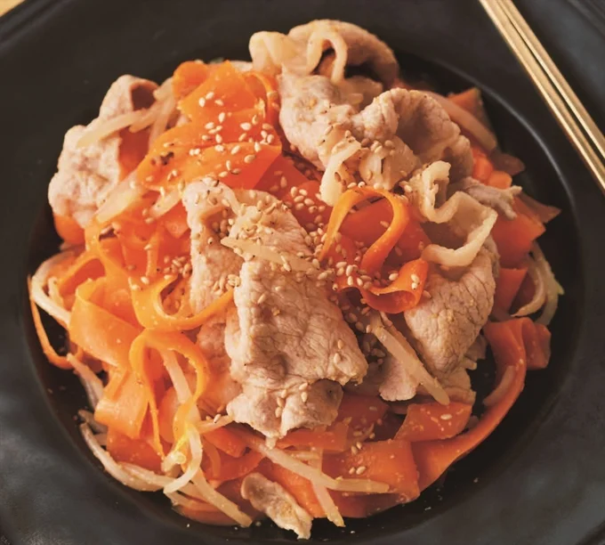 ごま油、すり＆いりごまの風味がきいてます「ひらひらおかずナムル」