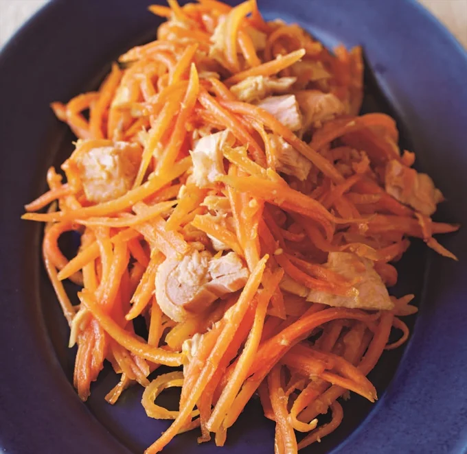 甘みそ味にごまの香りを足して「にんじんとツナのごまみそシリシリ」