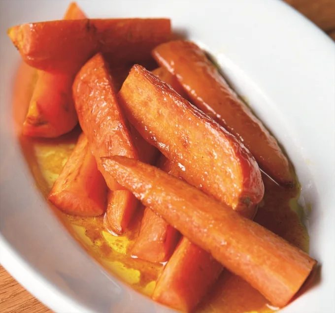 にんじんを皮ごと1本おいしくペロリ「焼きにんじんのカレーマリネ」
