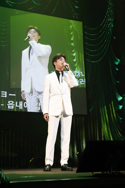 演歌歌手の二見颯一さん