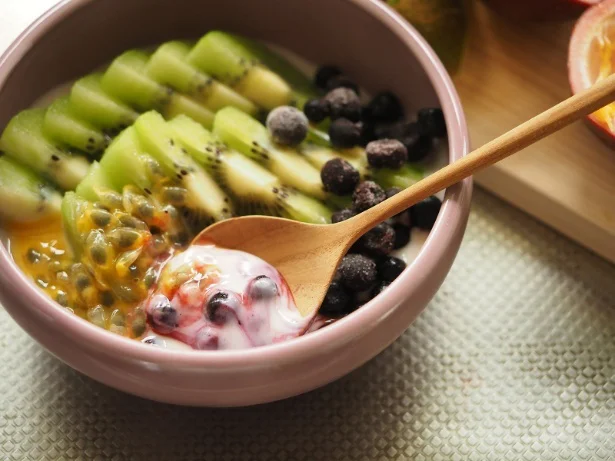 最後まで綺麗にすくうことができる「たべやすい器」