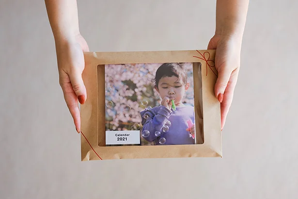 富士フイルムのフォトカレンダー「COYOMI」。ギフトケースもかわいい