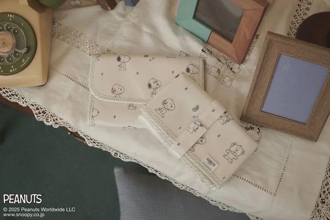 「総柄母子手帳ケース」(Sサイズ：4620円〜Lサイズ：5720円)、「おむつシート」(4620円)