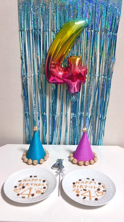 主役たちが駆けずり回ってて全然捕まらない…！▶やっと誕生日会に戻ってきたけれど…（⇒次へ）