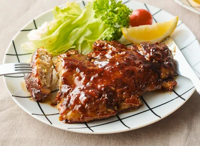 【300円以内の満足ごはん】豚こまがごちそうに変身。大満足の「豚こままとめてステーキ」