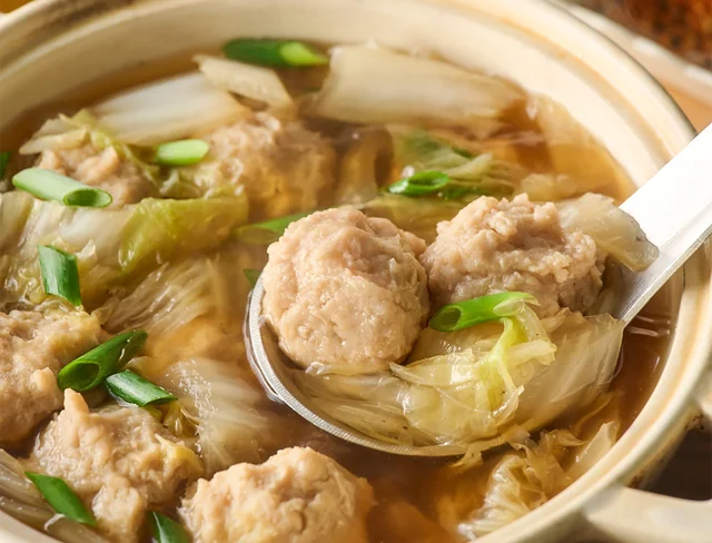 【300円以内の満足ごはん】えのき鶏団子でボリュームアップ！ 「白菜とえのき鶏団子スープ」