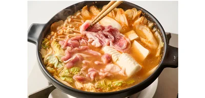 肉は広げ入れたほうが、肉がくっつかず、火が通りやすい