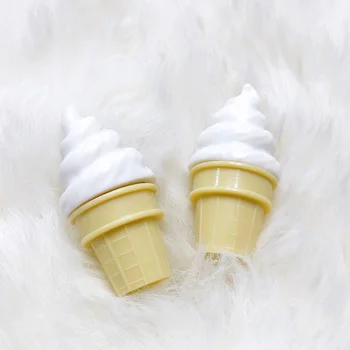 かわいい上に実用的！持っていたら驚かれるセリアのメイクアイテム