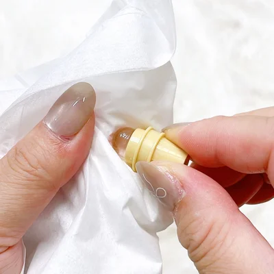 ティッシュで拭くだけで綺麗になります　　　▶こう持ち歩こう