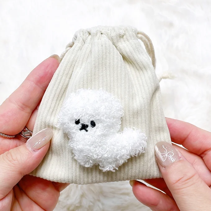 可愛いわんこのポーチもセリアのもの　　　▶バリエーションもあります