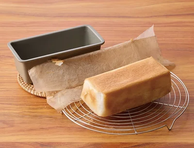 オーブンシートをはがして粗熱をとる