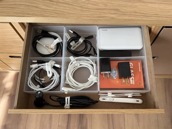 トレー3とトレー4を組み合わせて、ケーブル収納に