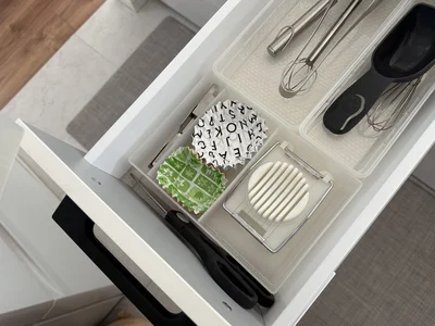 下段の方には使用頻度が低いものを収納　　　▶リビングではどう使う？