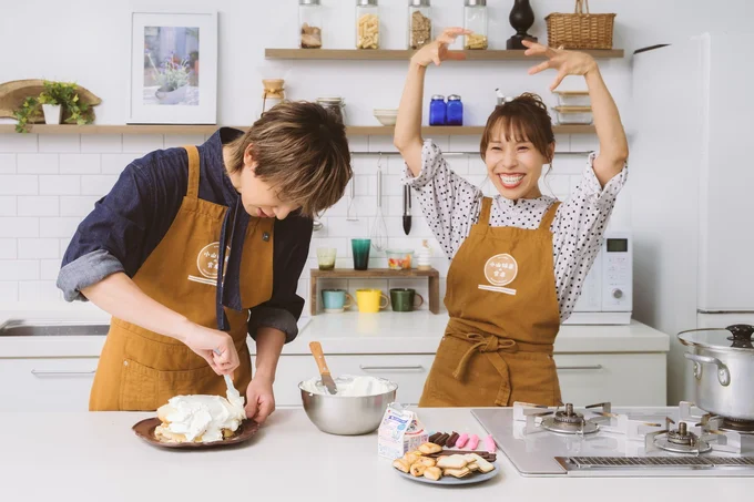 丁寧に作業を進める小山さん