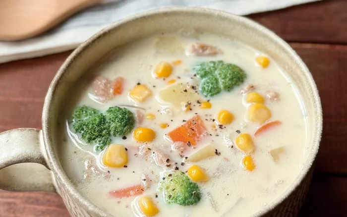 【鍋で10分】野菜がモリモリ食べられる！子どもも喜ぶ「具だくさんコーンチャウダー」