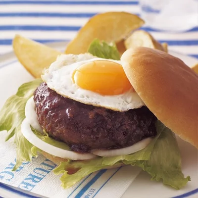 ボリュームたっぷりでお腹も満足！ チャレンジしたい手作りバーガー5選