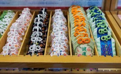 神社のお守り。何個も買っていいの？ひとつに絞るべき？【知っておきたい年末年始】