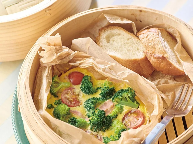 1品でしっかり栄養が摂れる！せいろで具だくさんの「スパニッシュオムレツ」