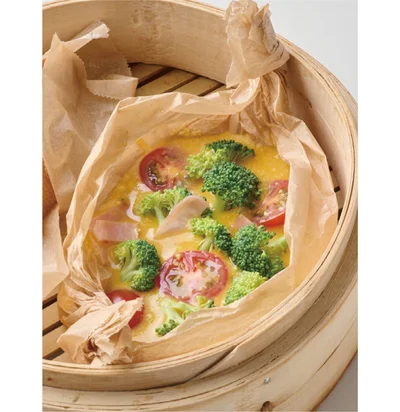 クッキングシートの両サイドをねじってキャンディ包みに