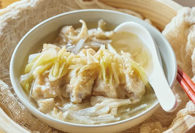 ショウガで体ぽかぽか！せいろで作るおかずスープ「手羽中と大根のスープ」