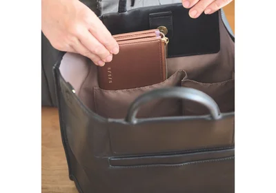 バッグの内ポケットにも