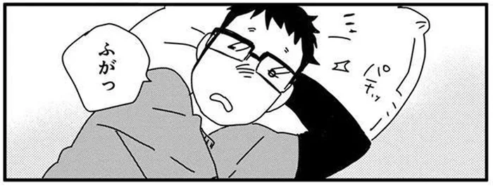 「おいっ！おかしいだろ」隣にいたはずが…自分だけ快適に眠る愛犬に思わずツッコミ