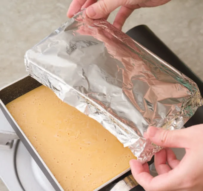 アルミホイルでおおって卵焼き器で焼く