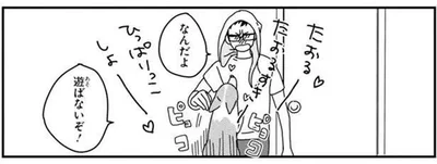 タオルで遊びたいコーギーを巧みにかわす飼い主