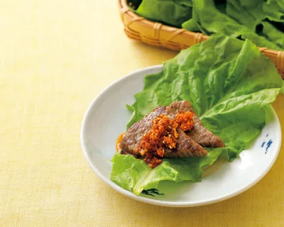 ドライオニオンやローストガーリックなど、風味のある具材と、香りのいいオイルを合わせた、食感が楽しい焼き肉のたれ