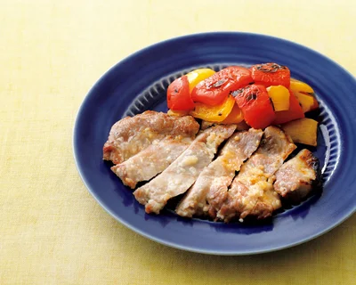 こうじ菌が作る酵素の働きでできた、生塩糀。酵素の力で、肉や魚、野菜などの素材の味を引き出します