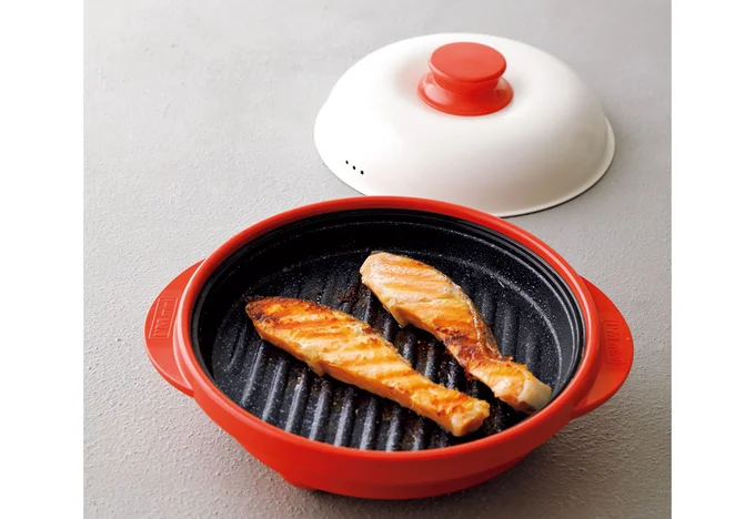 特殊構造により、電子レンジ加熱でプレートが300℃以上の高温に