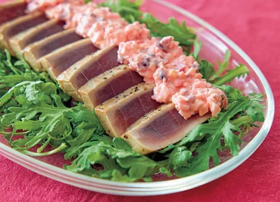 まぐろのレアステーキしば漬けタルタル添え