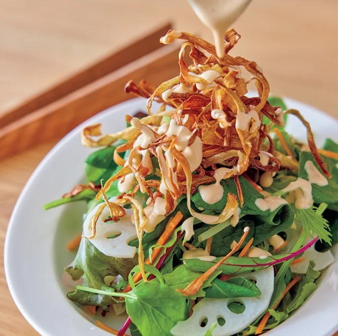 揚げごぼうとれんこんのみそマヨサラダ