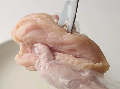 むね肉を開く