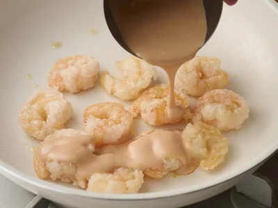 ソースをかける