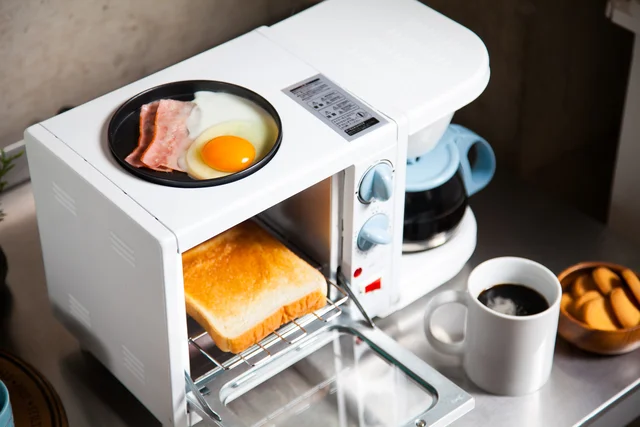 コーヒーとトーストと目玉焼きがこれ1台で！ 忙しい朝のお助けキッチン家電