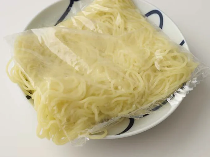 麺をほぐす