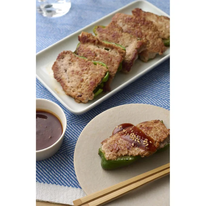 ピーマンを肉にうめるんです