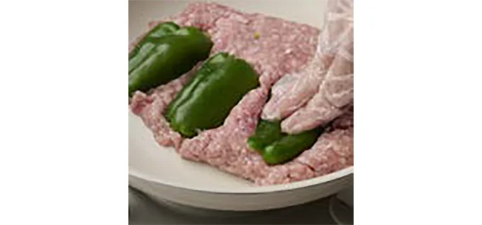 ピーマンを押し付ける