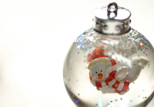 ベビーオイルで“スノードーム”を手づくり！ おうちで簡単にできるクリスマス小物