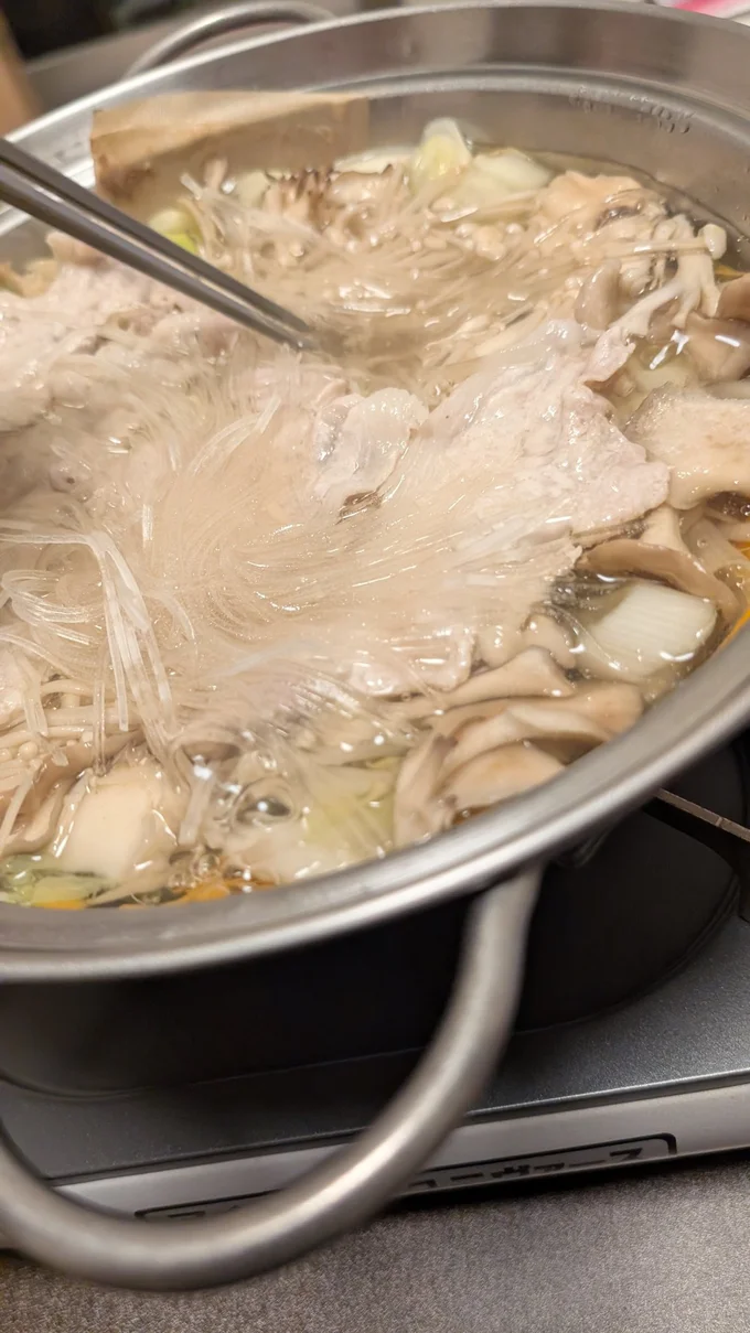 しゃぶしゃぶだって作ります！きのこたっぷり！▶そしてお義母さまもお料理上手とのこと。（⇒次）