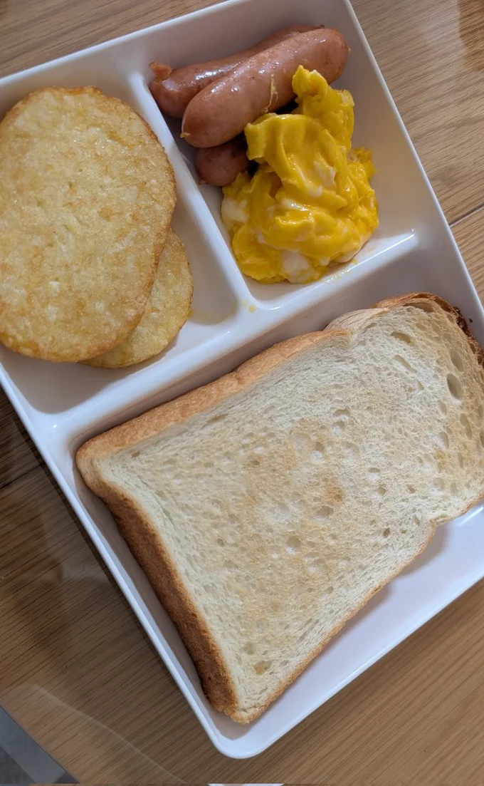 ドラマをきっかけに料理に目覚めたそうで▶こうした朝食や（⇒次へ）