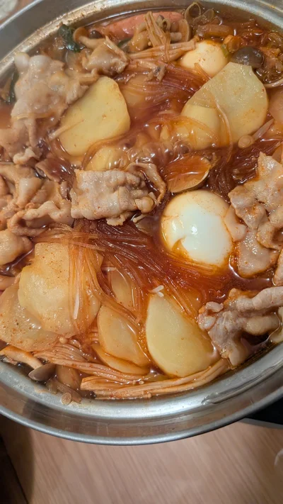 赤から鍋も！思わず食べたくなっちゃう……！▶また、ときには（⇒次へ）