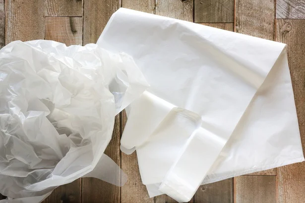 「その手があったか」家にあるものでゴミ袋が“シュッ”と取り出せるライフハックが天才的