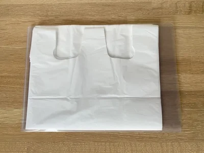 袋を折りたたんでクリアホルダーにIN（▶︎次へ）