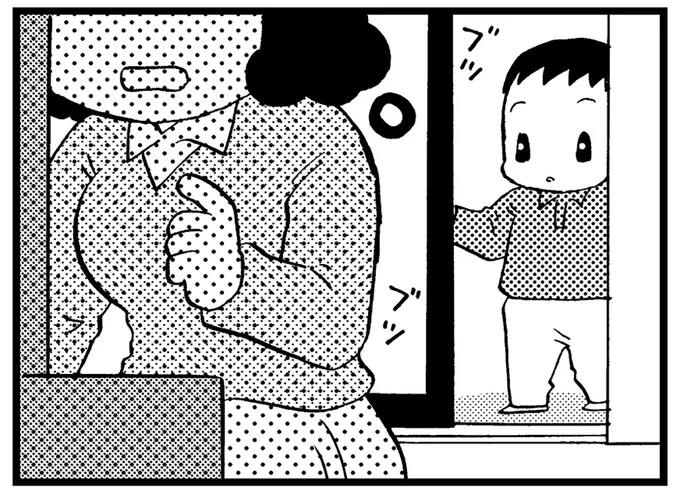 鏡に向かって話しかける母