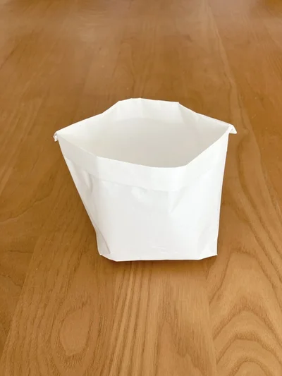 折って広げるだけで、簡単ゴミ箱が完成（▶︎注意点もチェック）