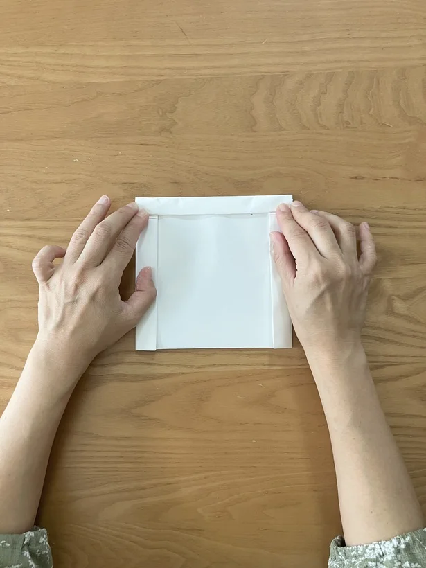 折り込んでいない上部も2回ほど折る（▶︎次へ）