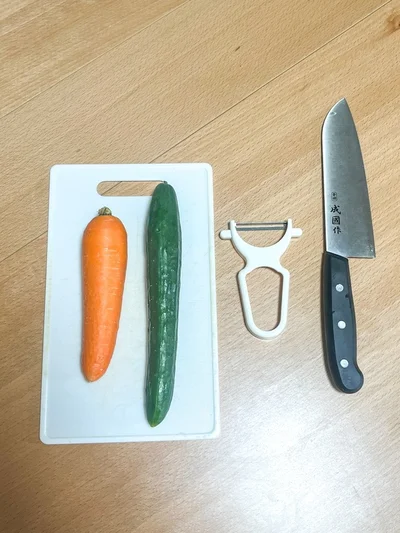 今回は「にんじん」「きゅうり」でチャレンジ（▶︎使うピーラーは？）