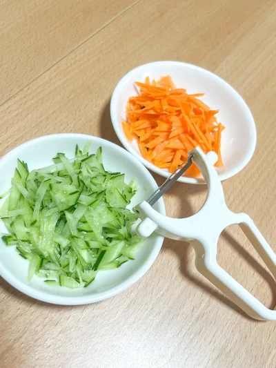 不器用さんもOK。ピーラーがあればキレイな千切りができるんです、、、！（▶やり方は次へ）